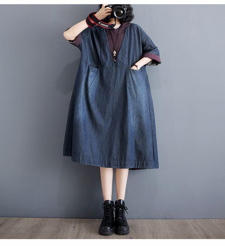 3/4-Sleeve Two Tone Denim Panel Washed Hooded Midi Tunic Dress Product Image