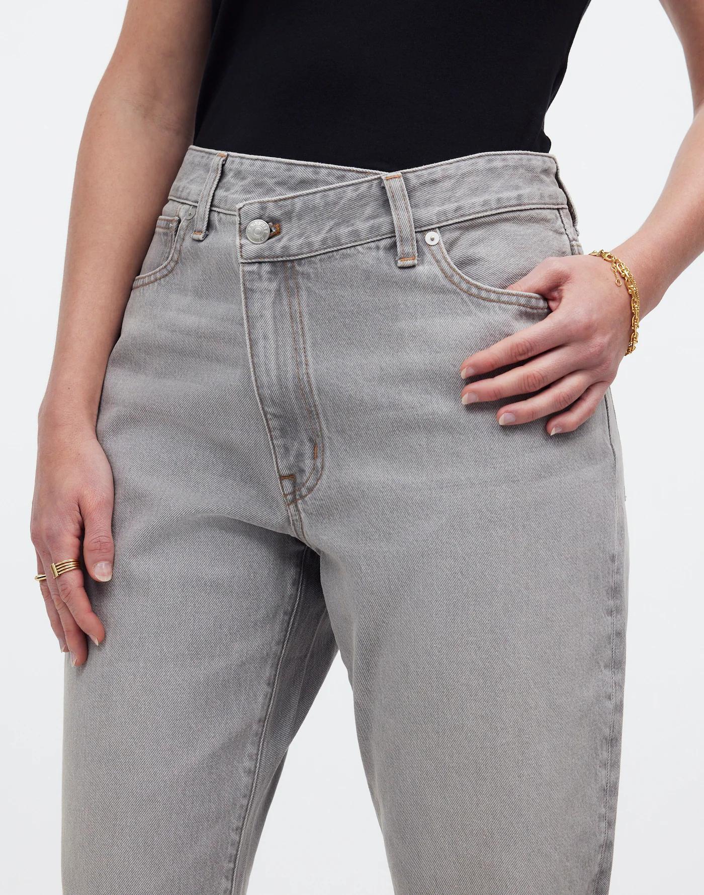 The Curvy '90s Straight Jean Product Image