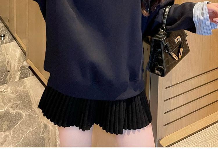 Mock Two-Piece Collar Striped Panel Embroidered Fleece-Lined Pullover Product Image