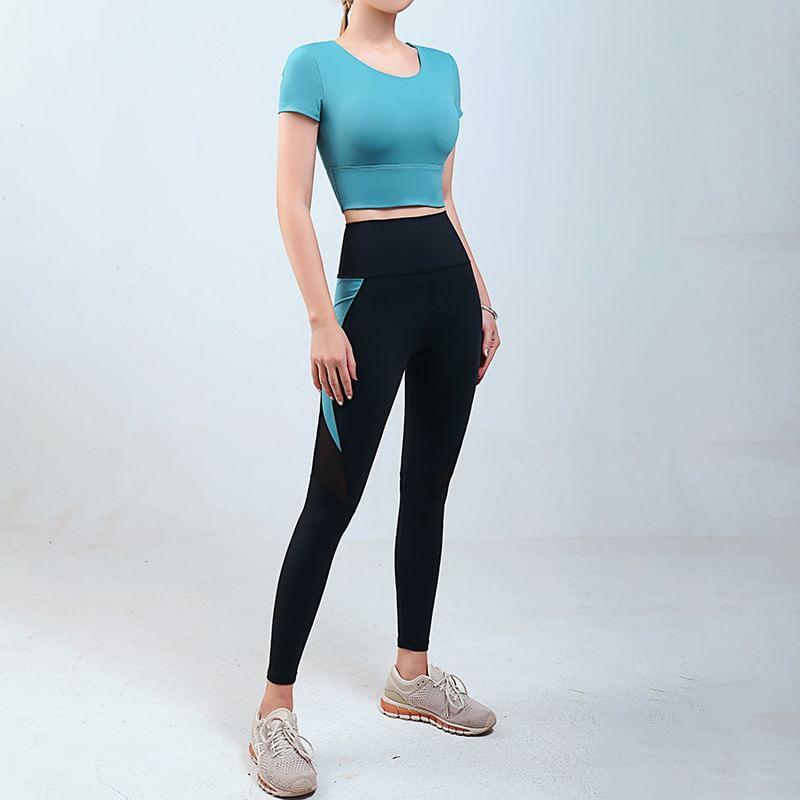 Set: Short-Sleeve Plain Sports Top + Leggings Product Image