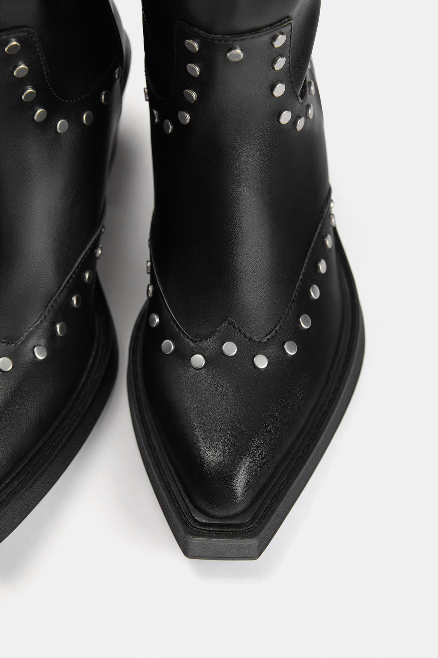 Studded cowboy boots Product Image