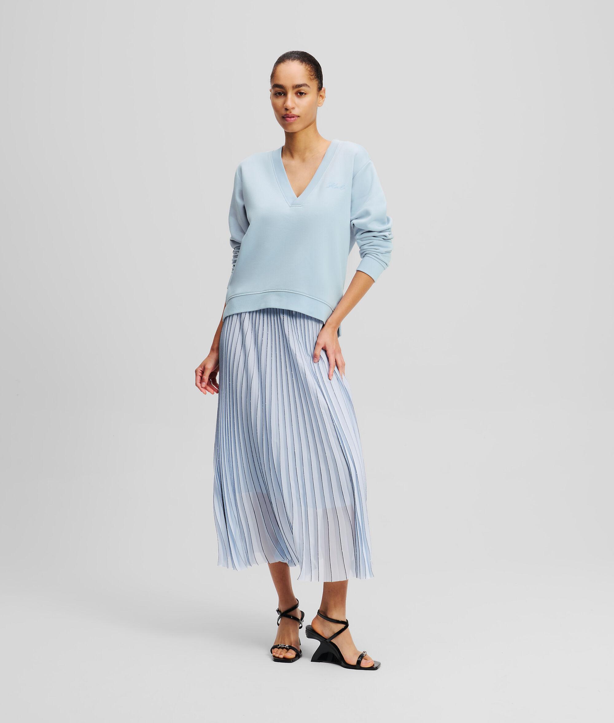 V-NECK SWEATSHIRT Product Image