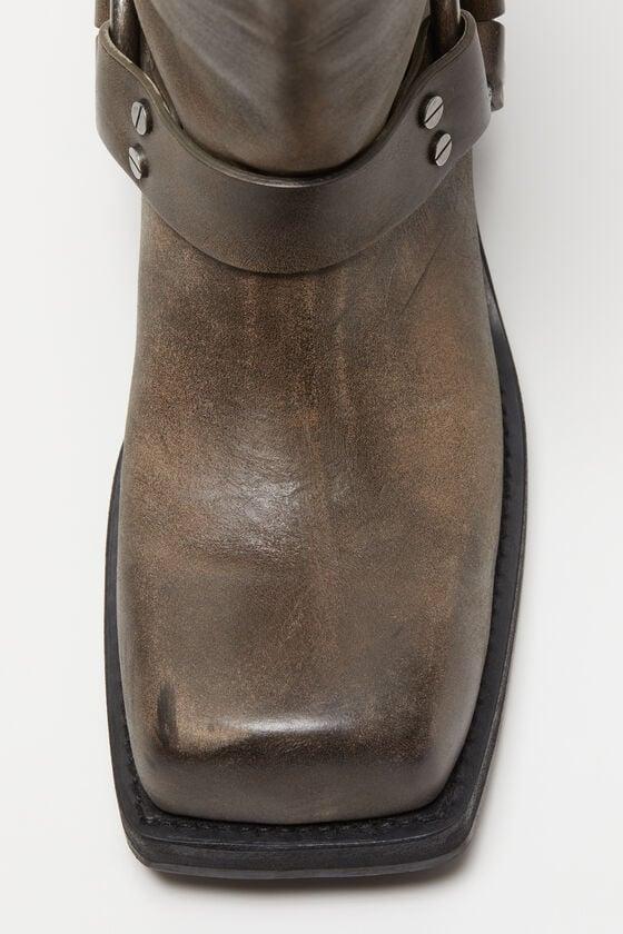 Leather buckle boots Product Image