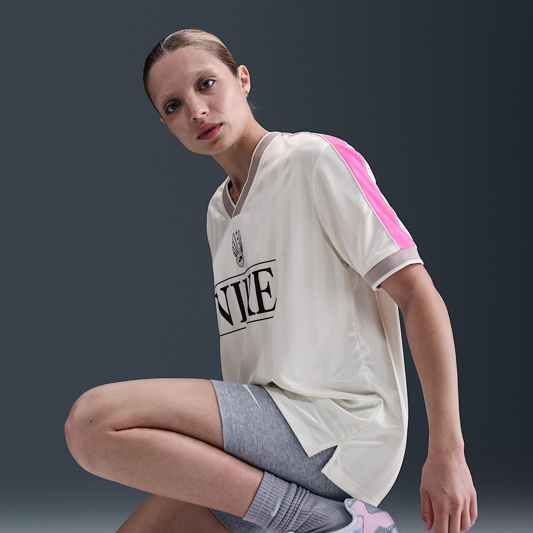 Womens Nike Sportswear V-Neck Jersey Top | IH8504-633 Product Image