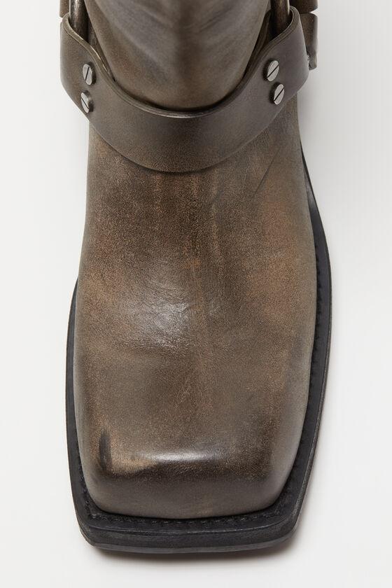 Leather buckle boots Product Image