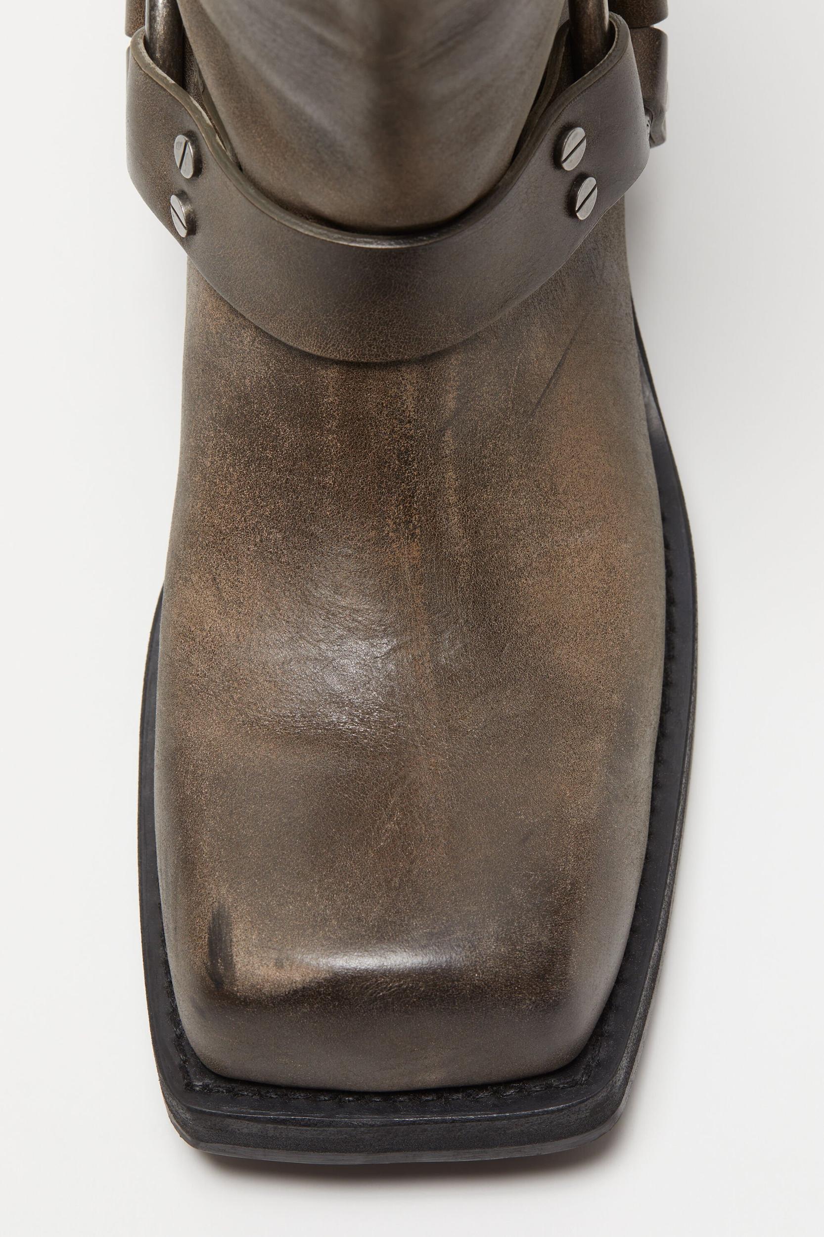 Leather buckle boots Product Image