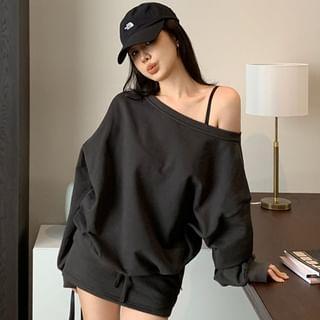 Crew Neck Drop Shoulder Plain Sweatshirt / High Waist Plain Mini Skirt / Flared Sweatpants Product Image