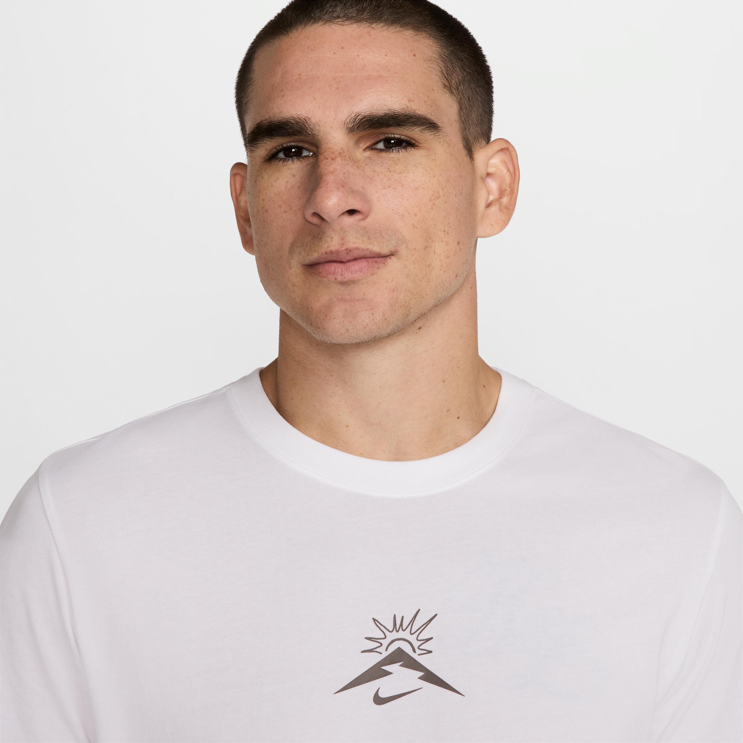 Nike Trail Men's Dri-FIT Long-Sleeve Running T-Shirt Product Image