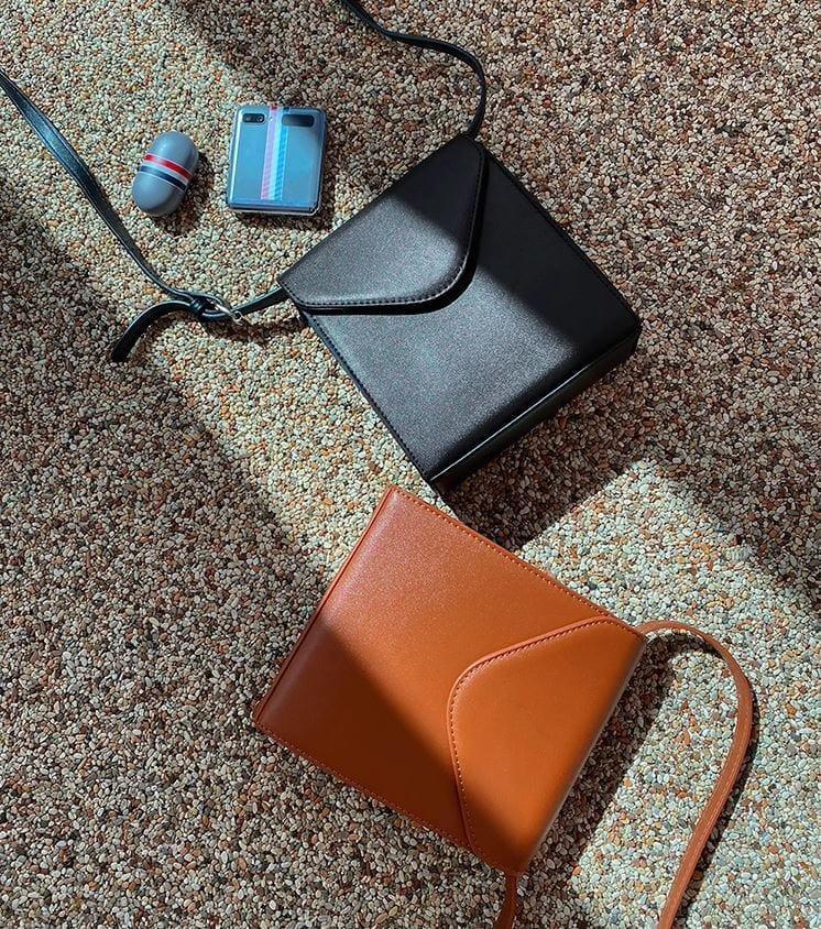 SMALL MESSENGER SHOULDER BAG Product Image