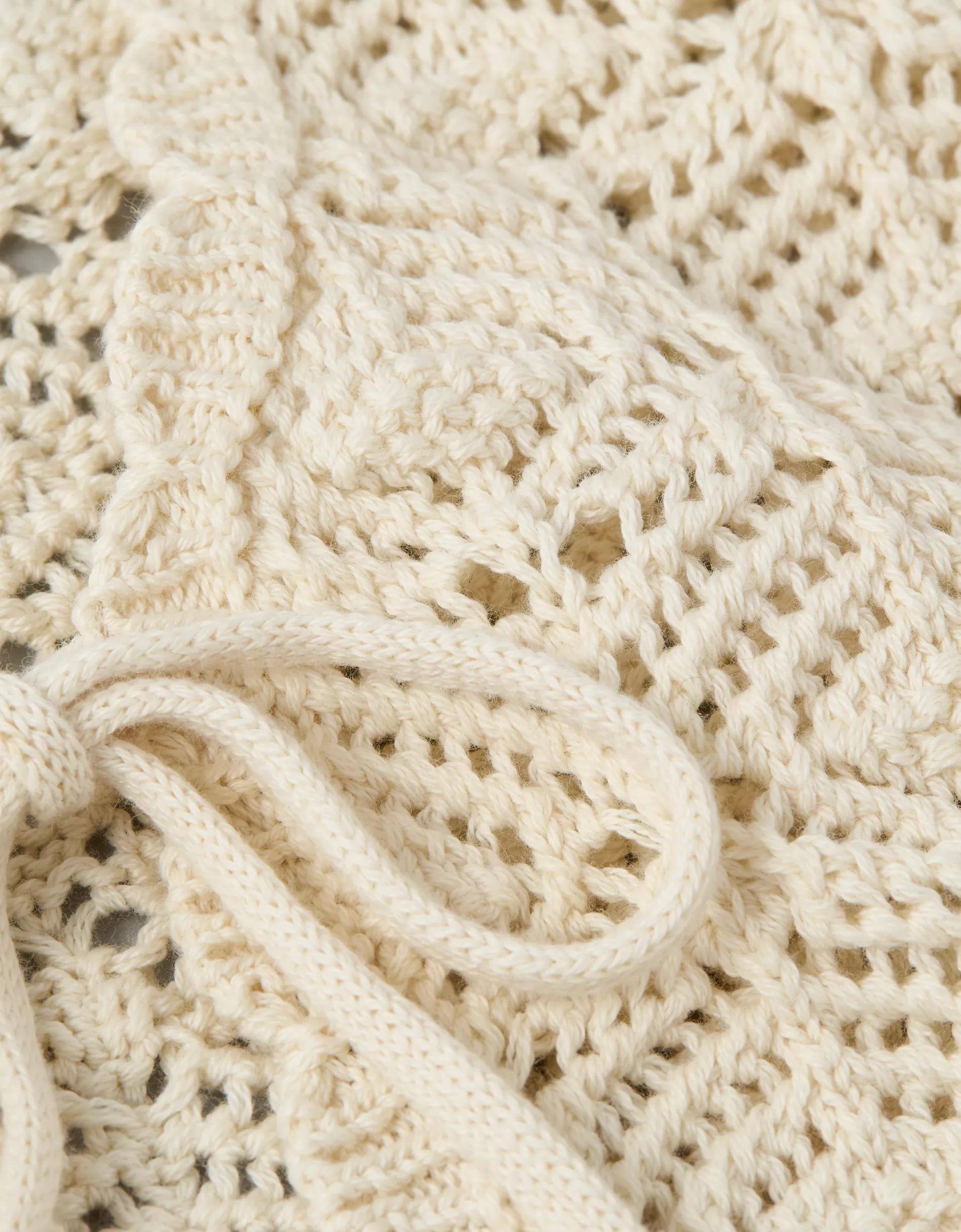 AE Tie Front Crochet Vest Product Image