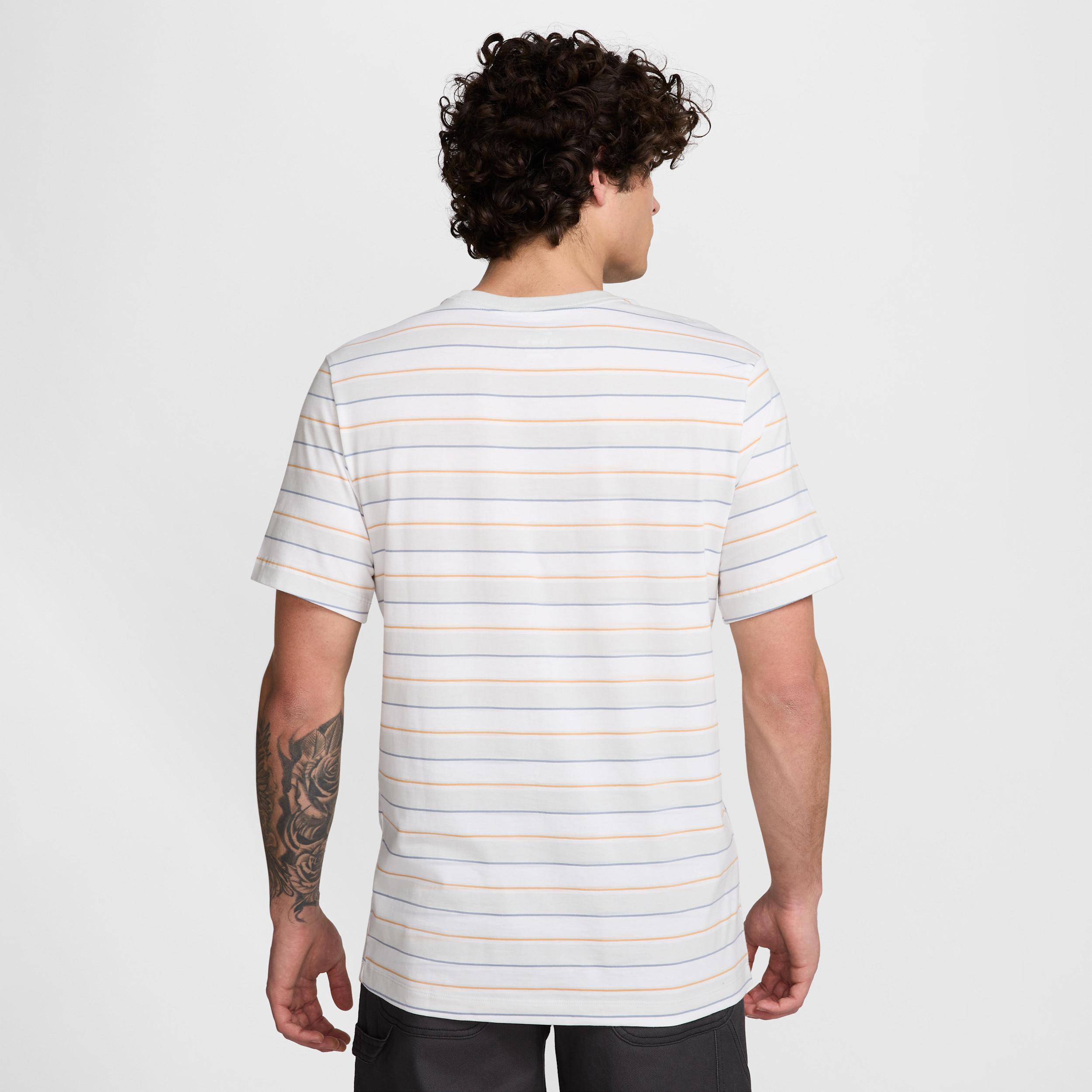 Nike Men's Club T-Shirt Product Image
