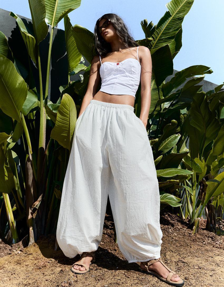 Baggy pants with an elastic waistband Product Image