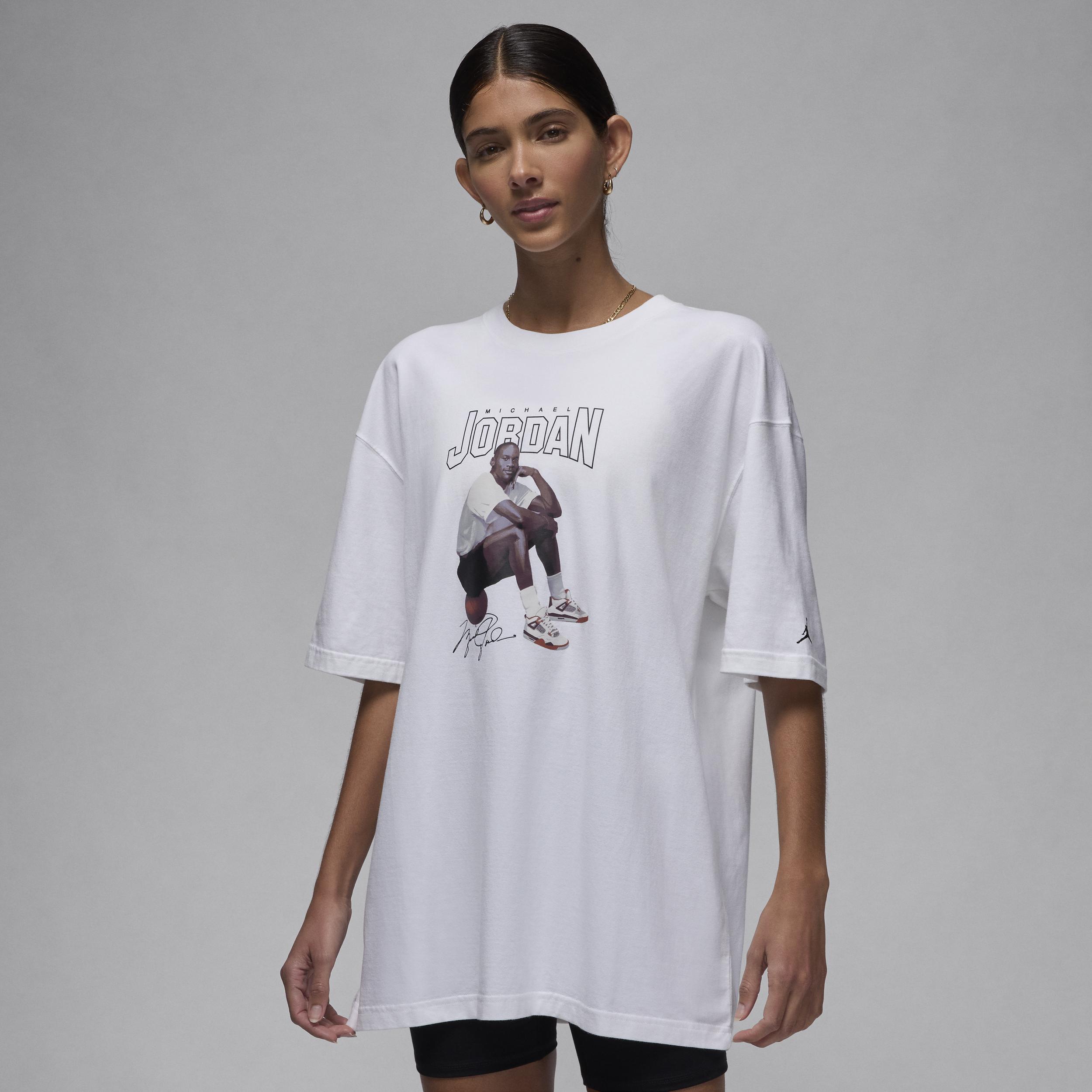 Womens Short-Sleeve Oversized Graphic T-Shirt Product Image