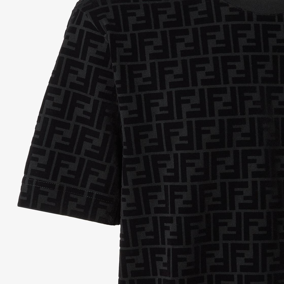 T-ShirtT-shirt in black piqué Product Image