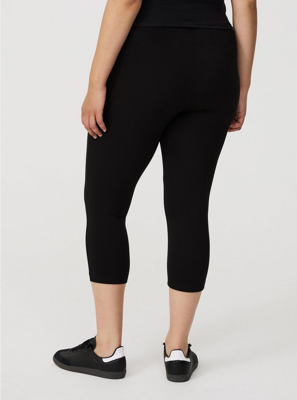 Capri Pocket Legging Product Image