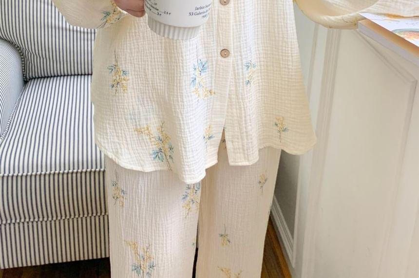 Pajama Set: Long Sleeve Floral Print Blouse + Straight Leg Pants Product Image