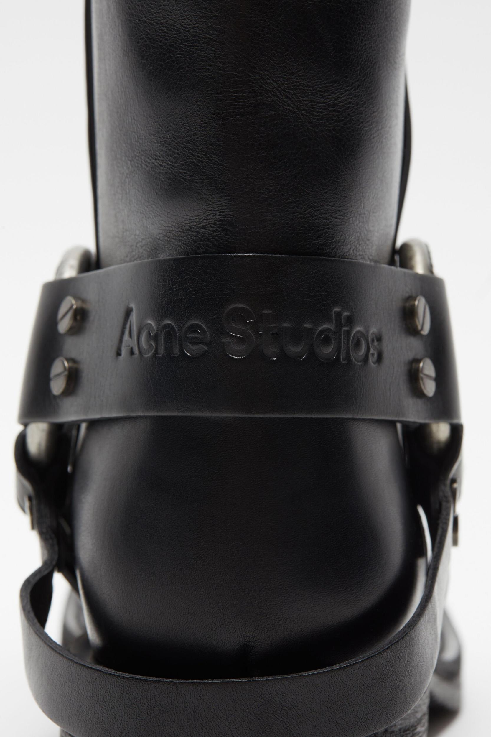 Leather buckle boots Product Image