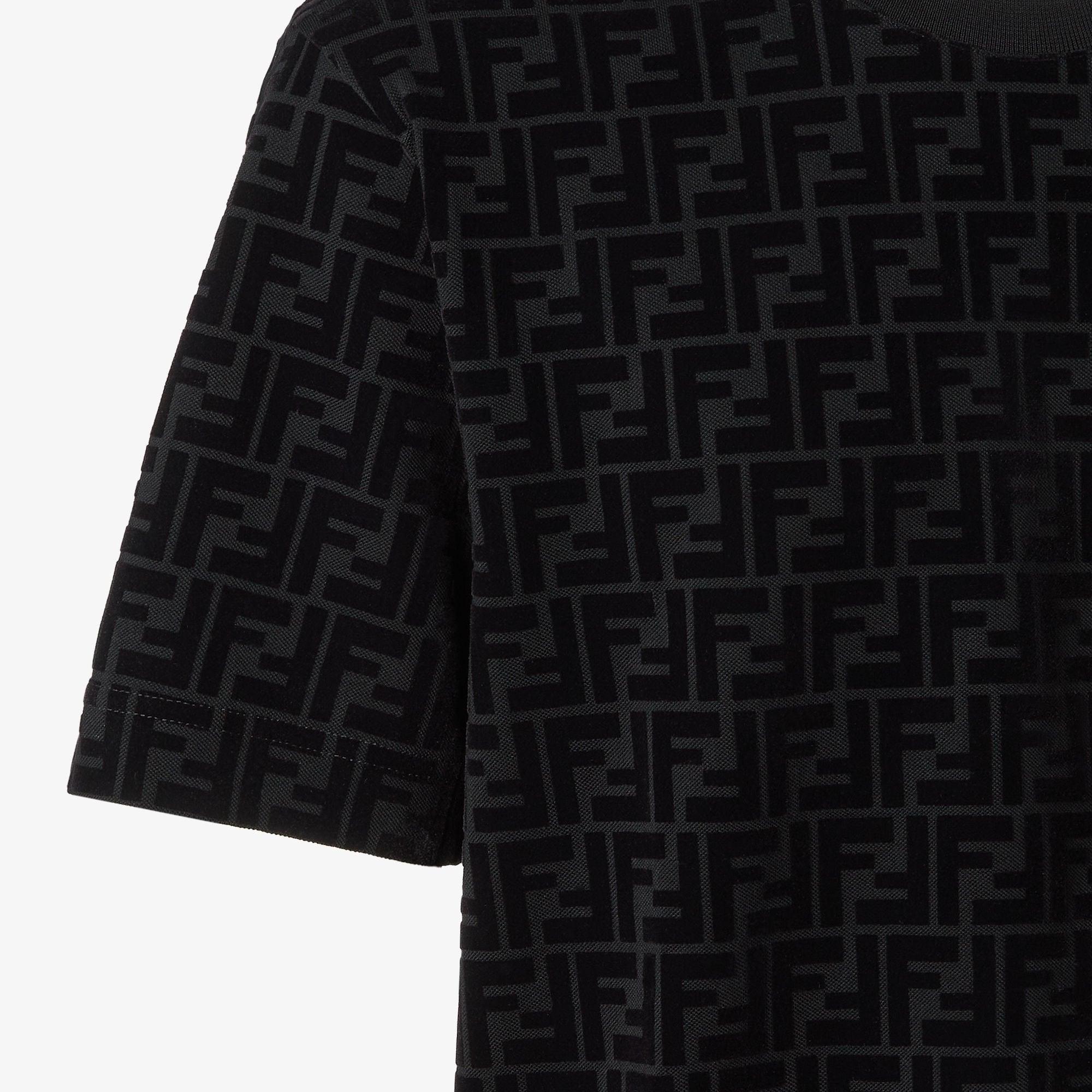 T-ShirtT-shirt in black piqué Product Image