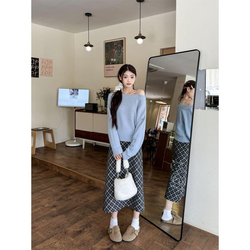 Asymmetrical Neck Cold-Shoulder Plain Sweater Product Image