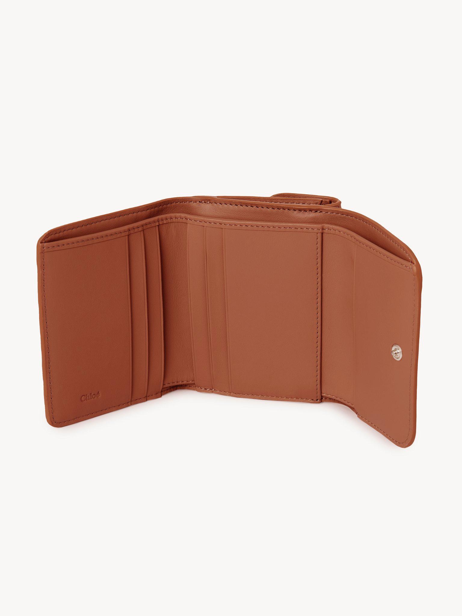 Small Chloé Sense tri-fold in soft leather Product Image