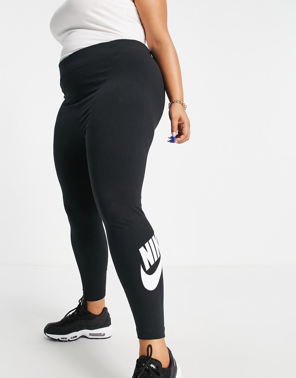 Nike Essential Plus leggings in black Product Image