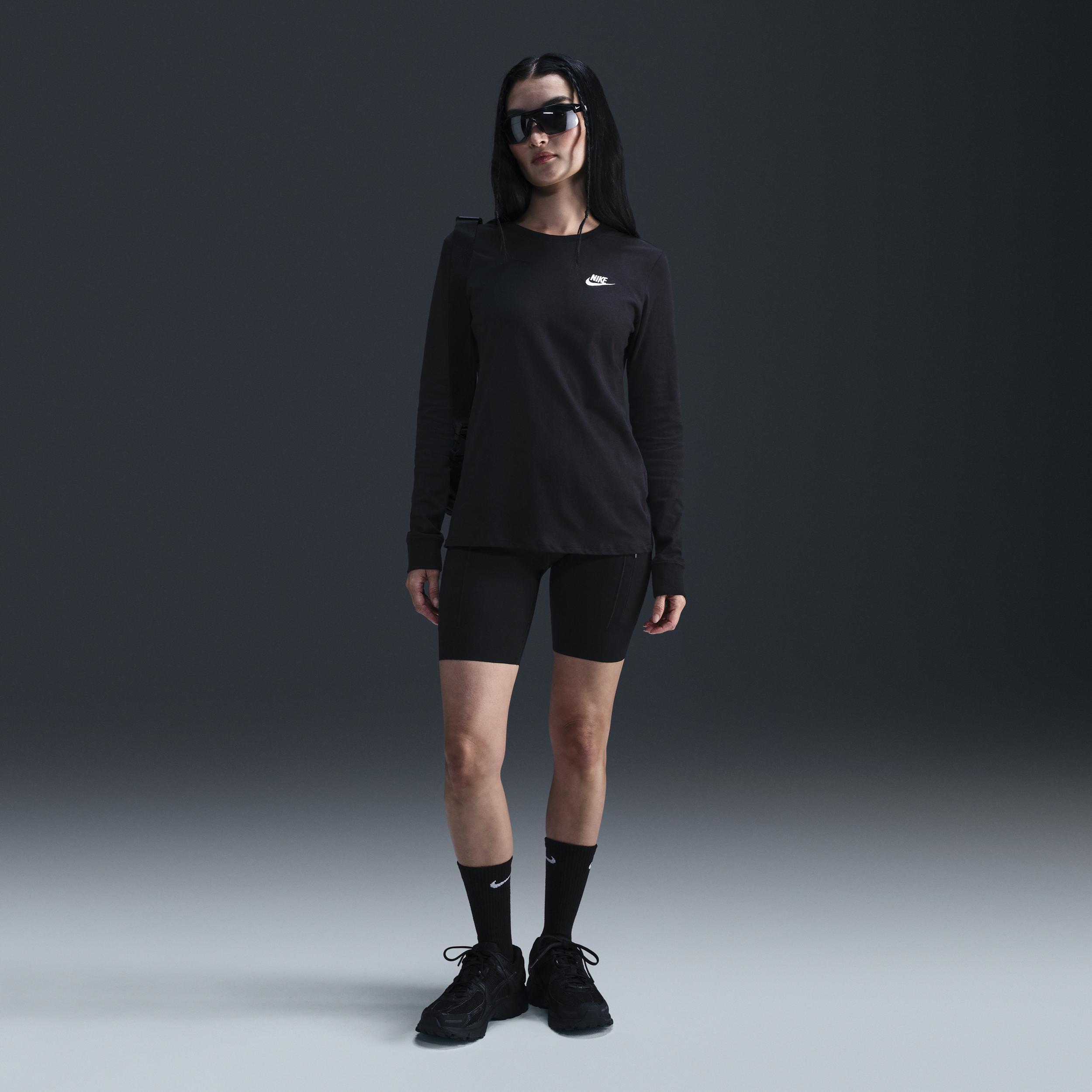 Nike Sportswear Club Women's Long-Sleeve T-Shirt Product Image