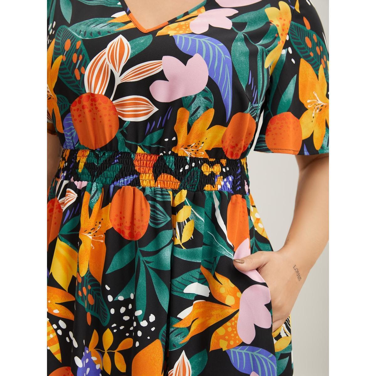Plus Size Tropical Floral Print Shirred Pockets Midi Dress Black Women V-neck Short sleeve Curvy BloomChic 28/5X Product Image