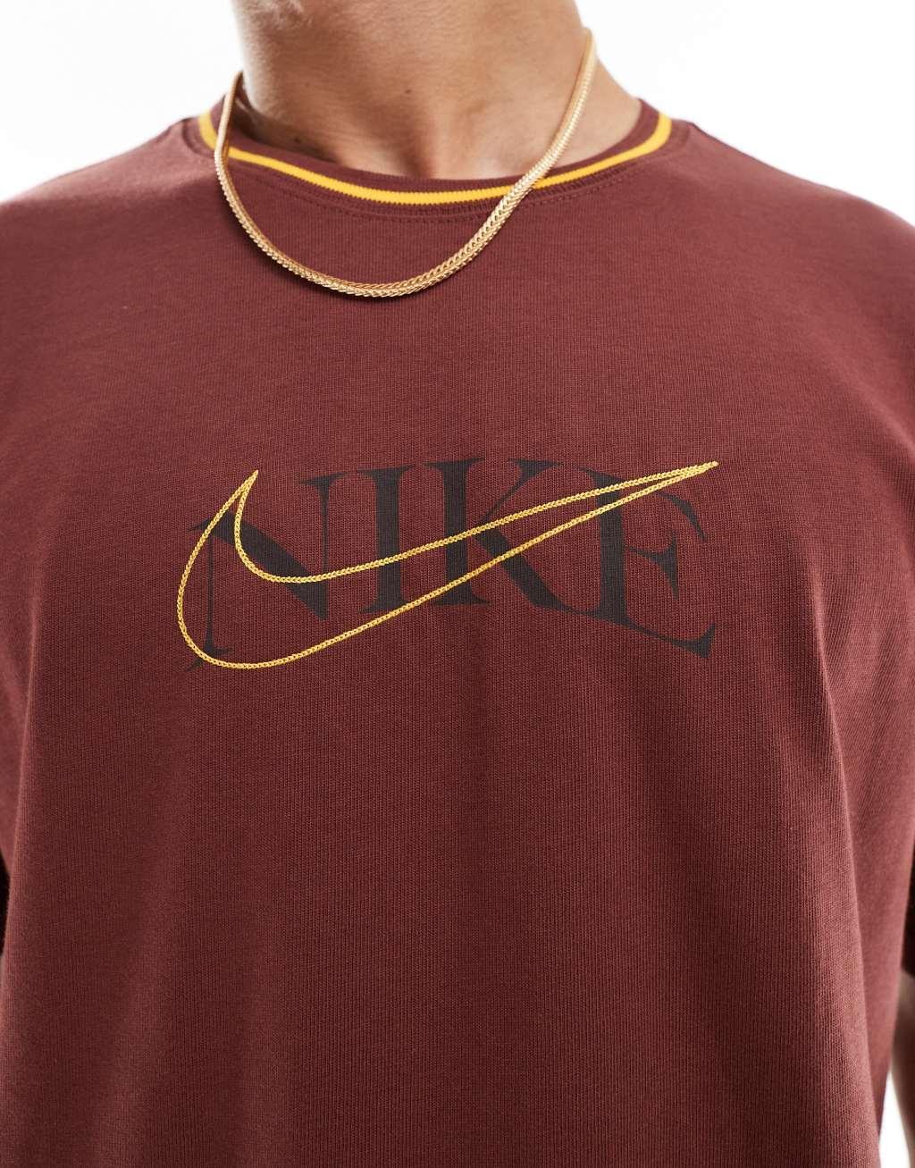 Nike Swoosh overlay logo T-shirt in burgundy Product Image