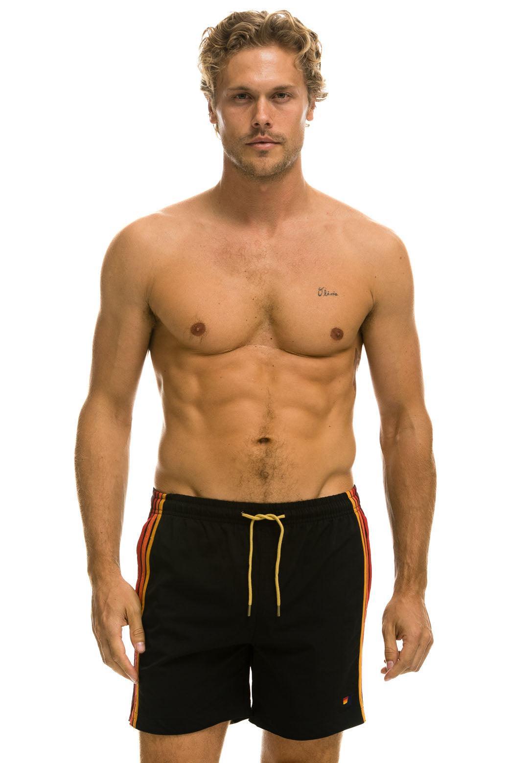 MEN'S 5 STRIPE FLEX SHORTS - BLACK Male Product Image