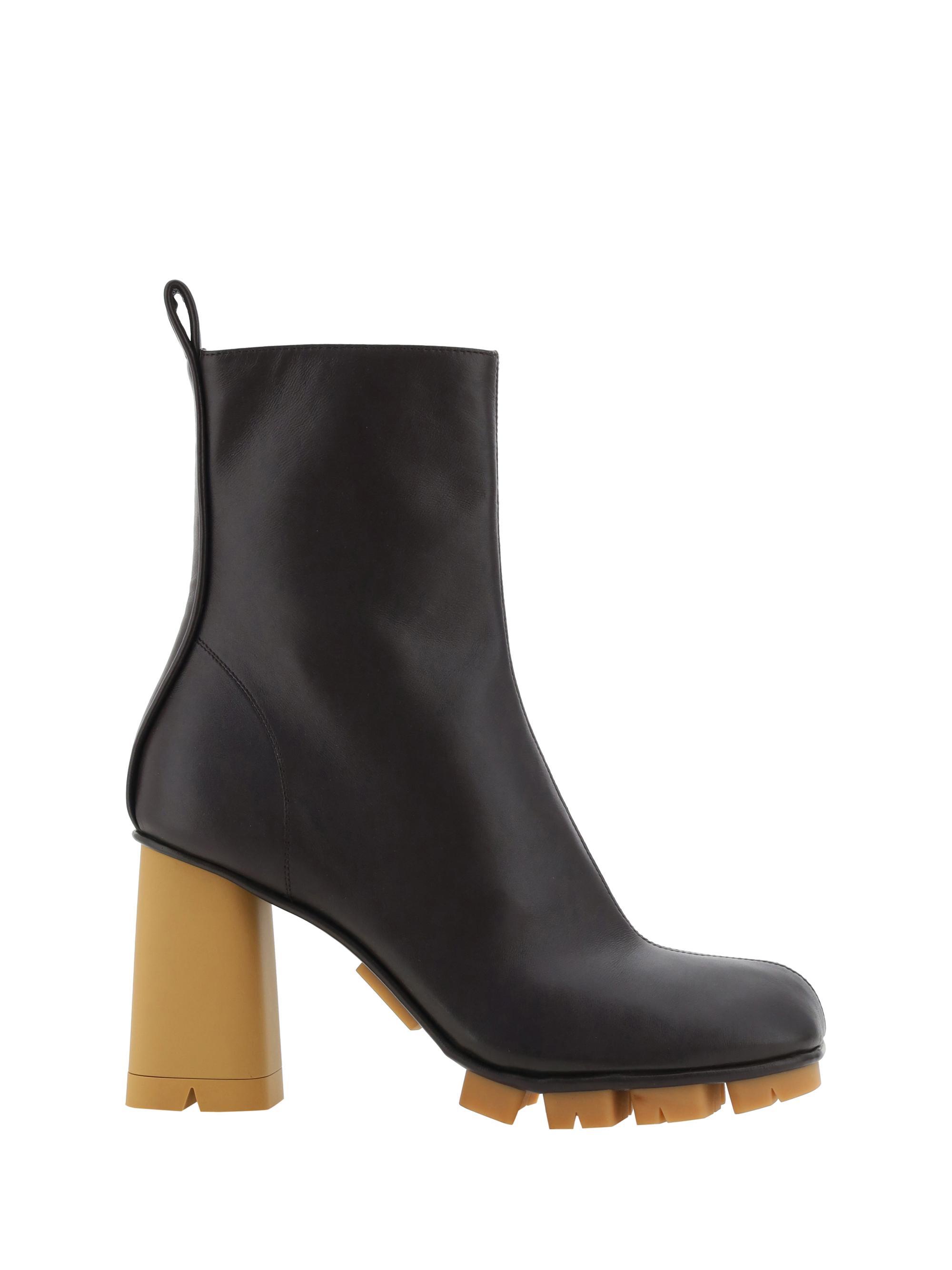 BOTTEGA VENETA Shore Ankle Boots In Brown Product Image