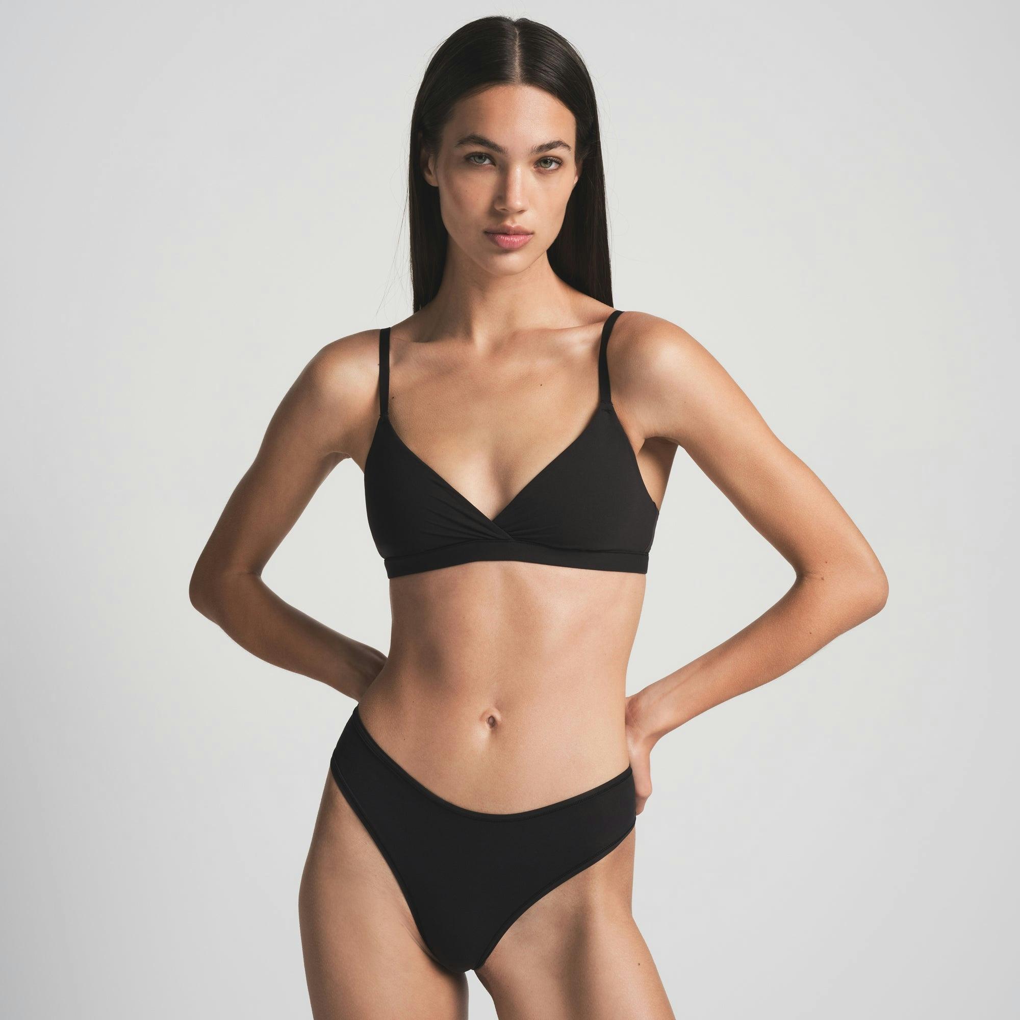 FITS EVERYBODY CROSSOVER BRALETTE | ONYX Product Image