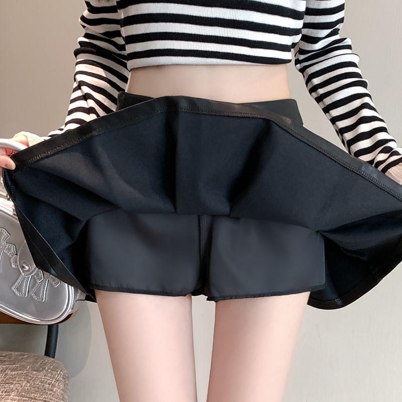 High Rise Plain Pleated Zipped Faux Leather Mini A-Line Skirt Product Image