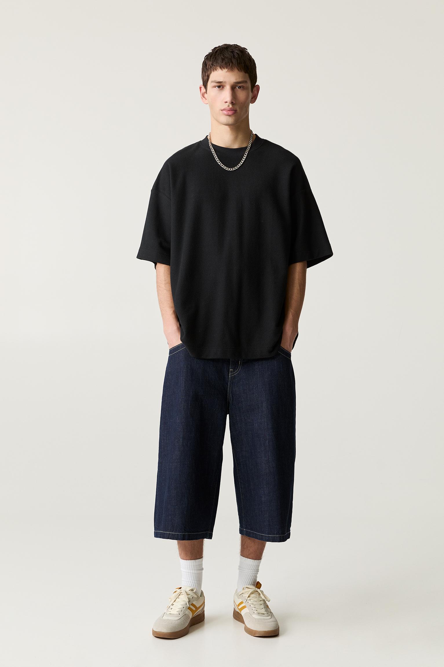 Textured short sleeve sweatshirt Product Image