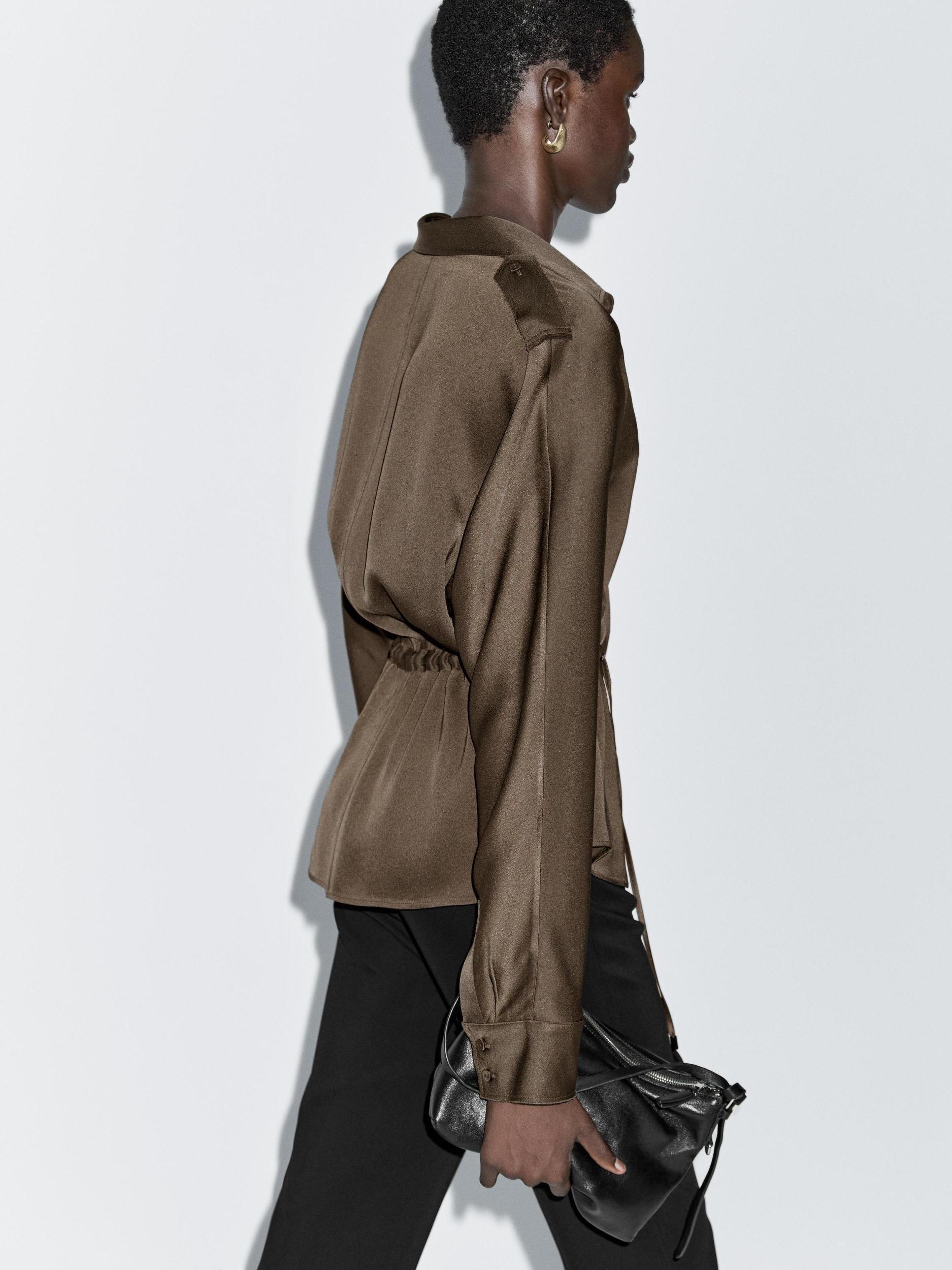 Flowing shirt with waist detail Product Image