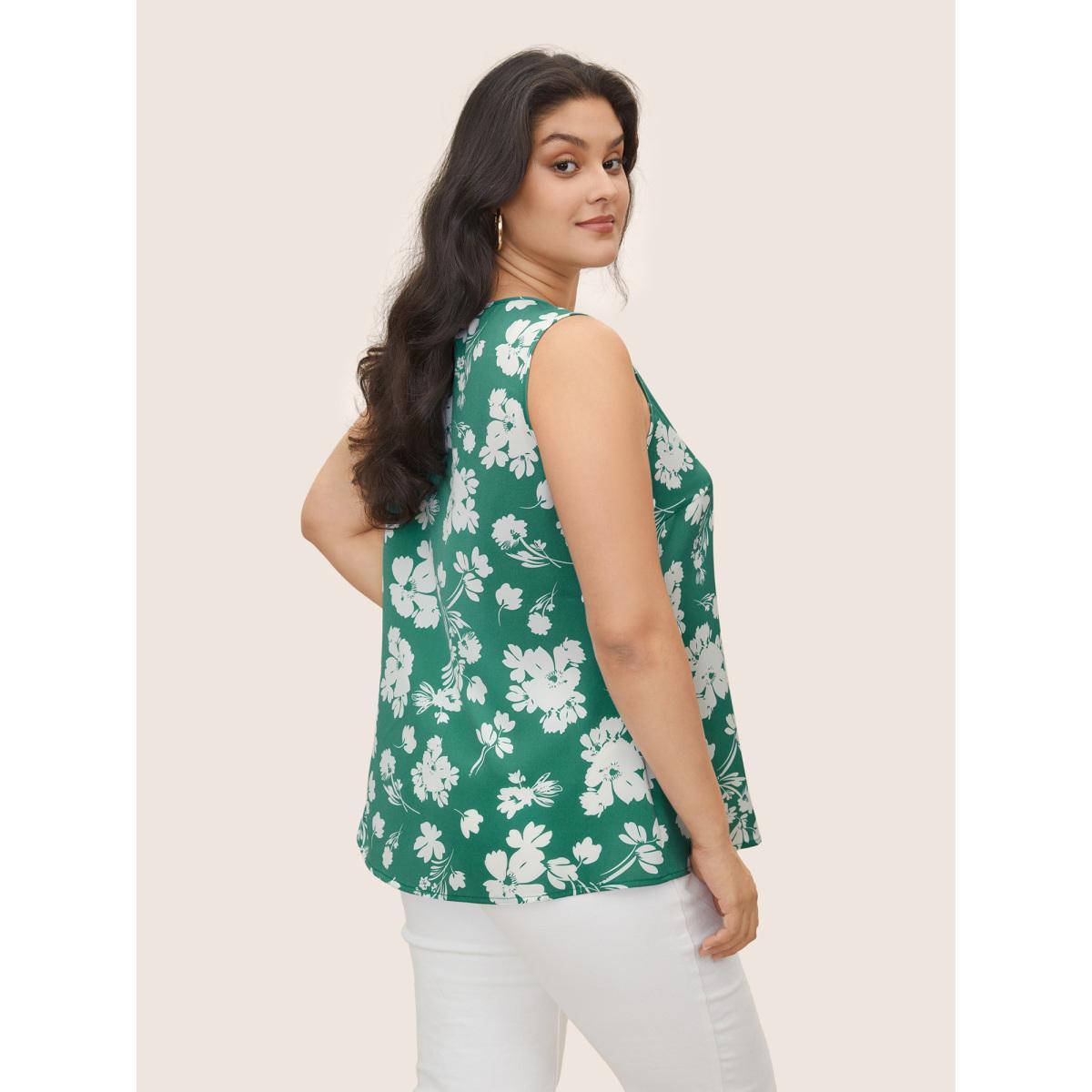 Plus Size Silhouette Floral Print Button Detail Tank Top Women Green Elegant Button V-neck Everyday Tank Tops Camis BloomChic 12/L Product Image