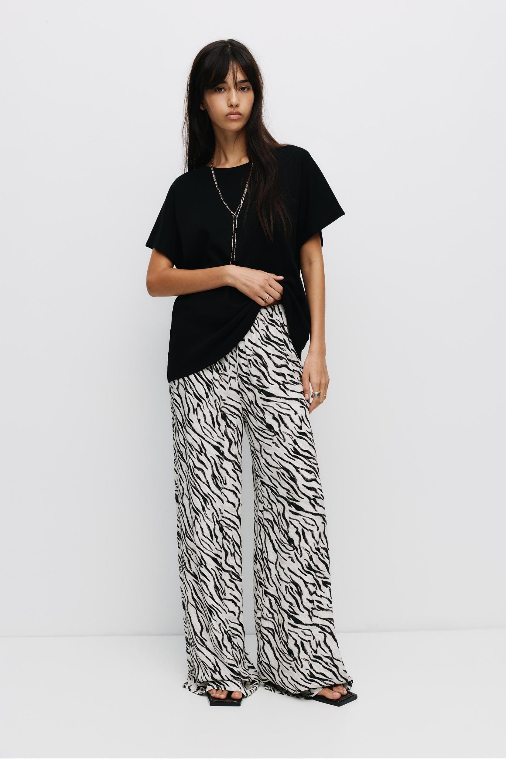 Flowing animal print pants Product Image