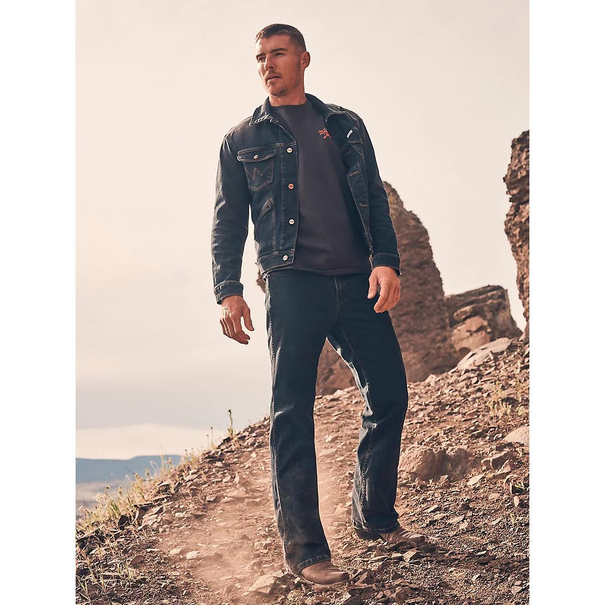 Men's Loose Bootcut Jean in Nightfall Product Image