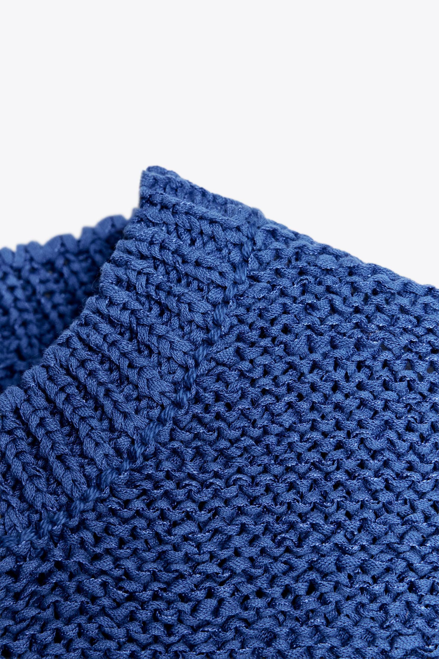 KNIT CROP TOP Product Image