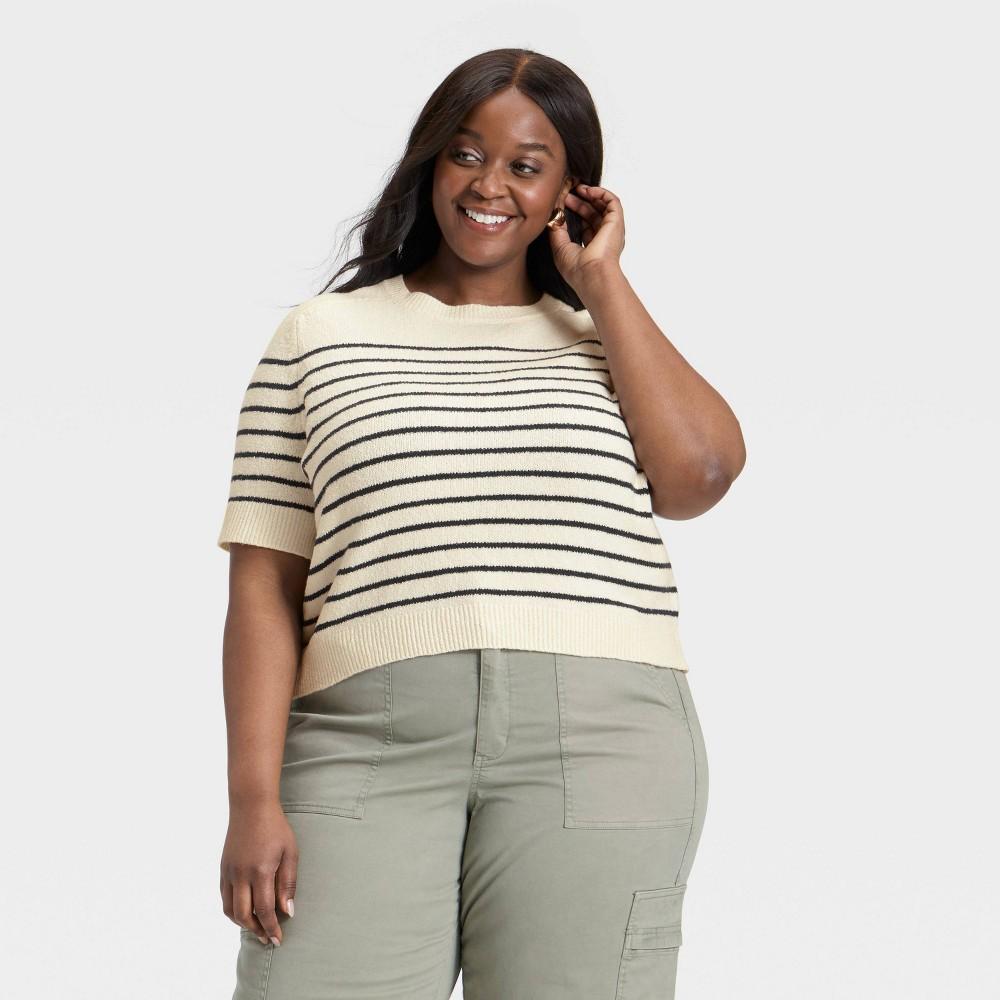 Women's Short Sleeve Crewneck Pullover Sweater - Universal Thread™ Product Image