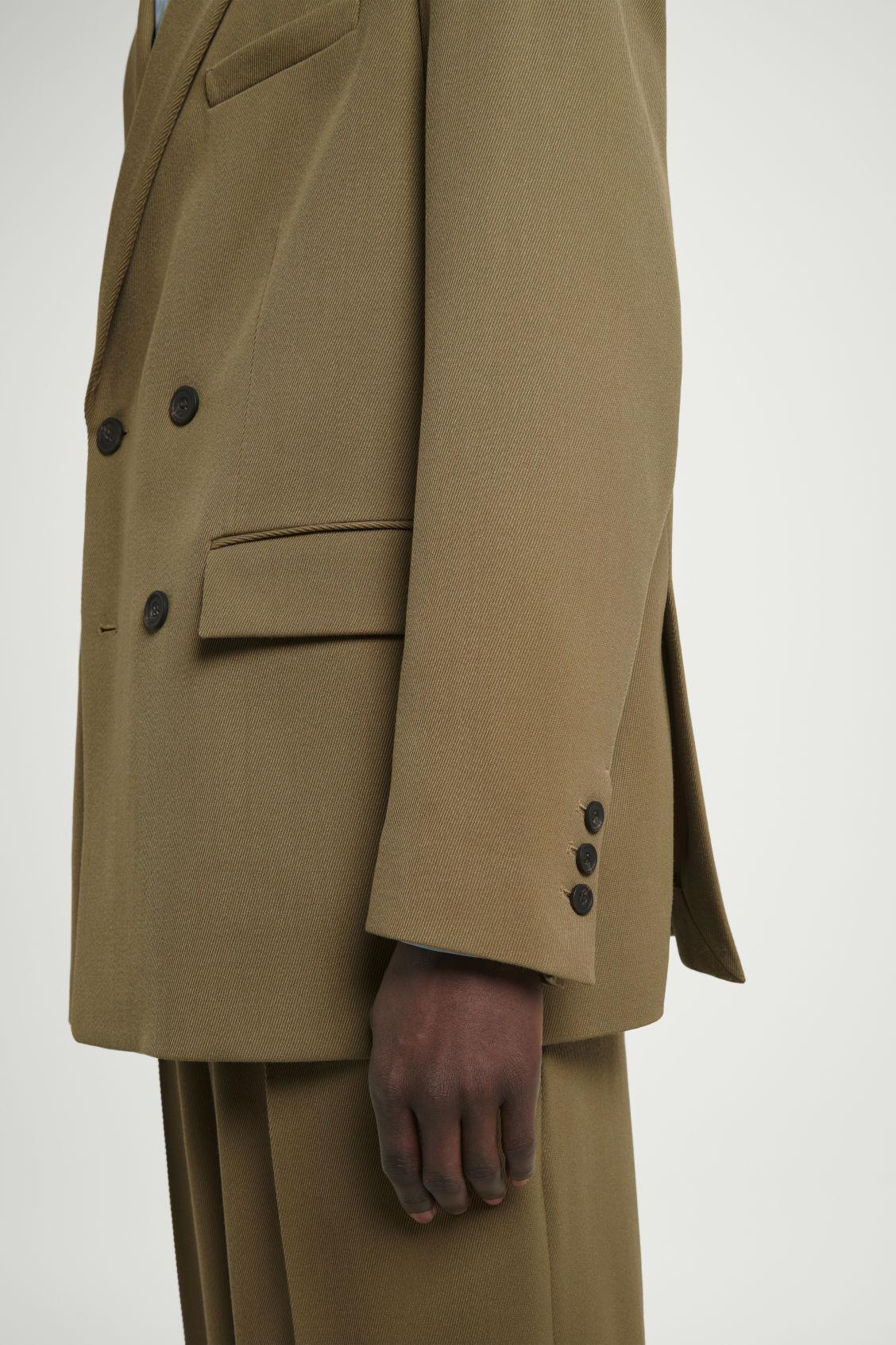 RELAXED DOUBLE-BREASTED WOOL BLAZER Product Image