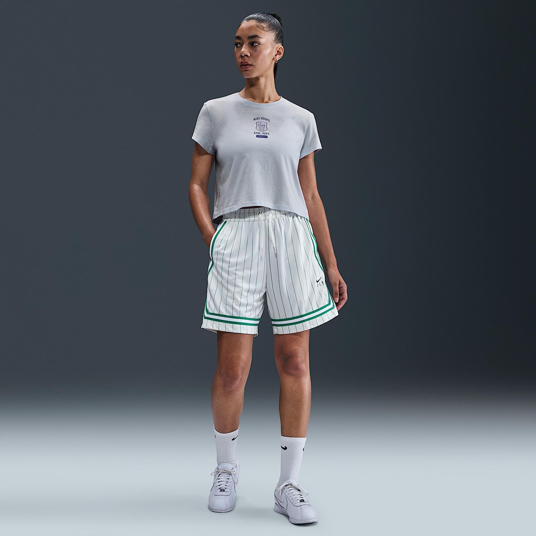 Nike Club Women's Cropped T-Shirt Product Image