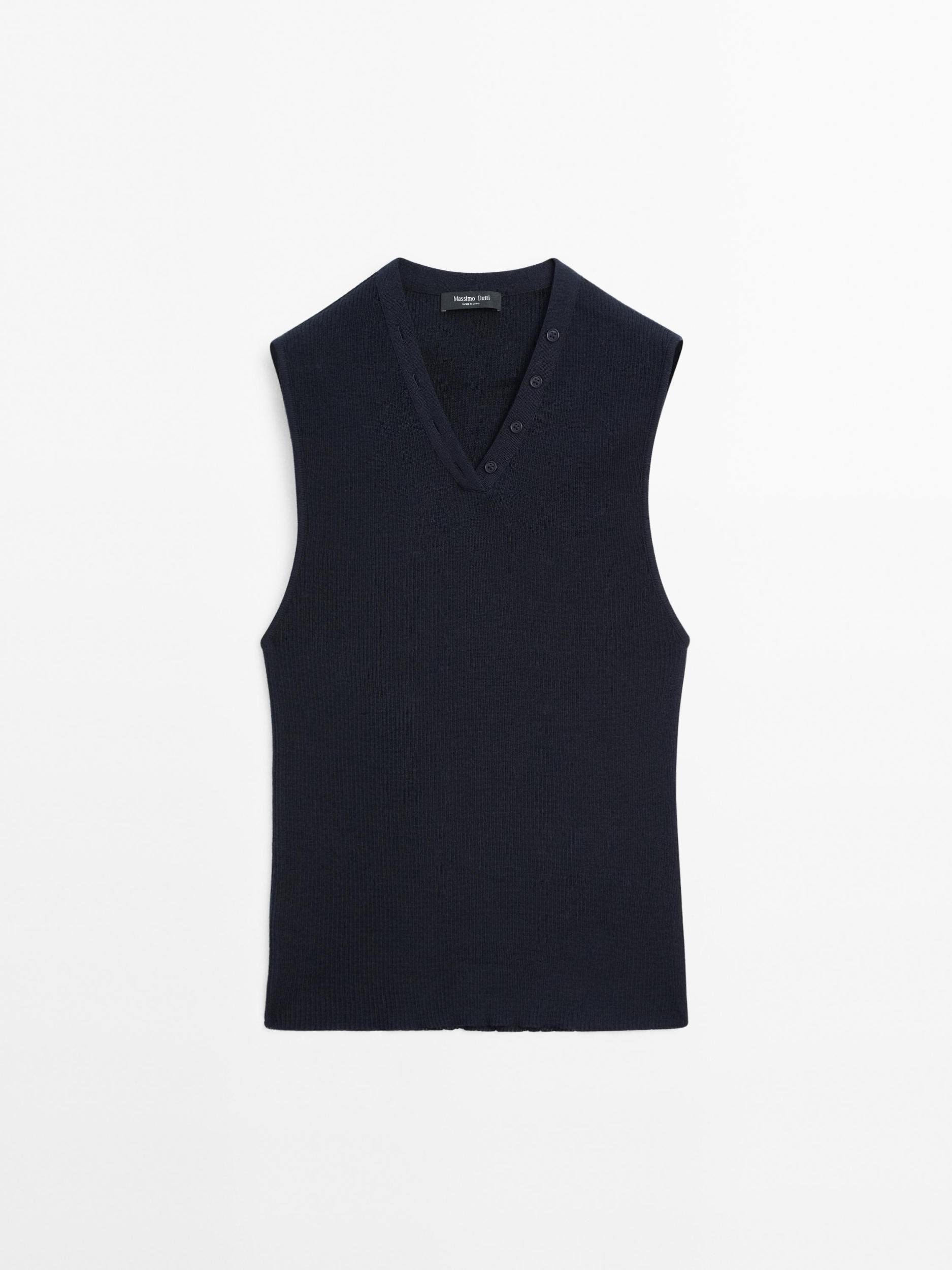 Ribbed top with collar detail Product Image