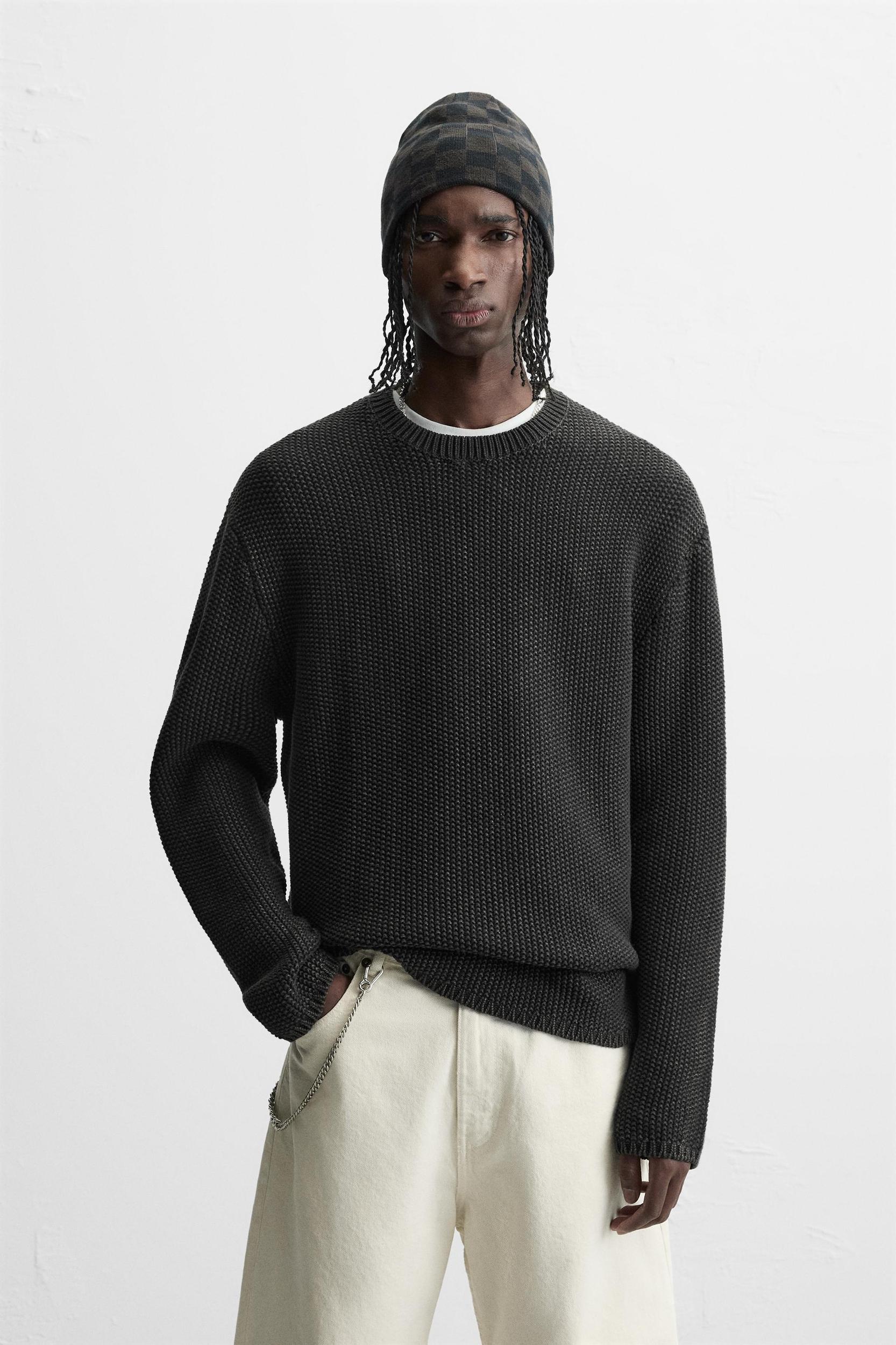RELAXED FIT SWEATER Product Image