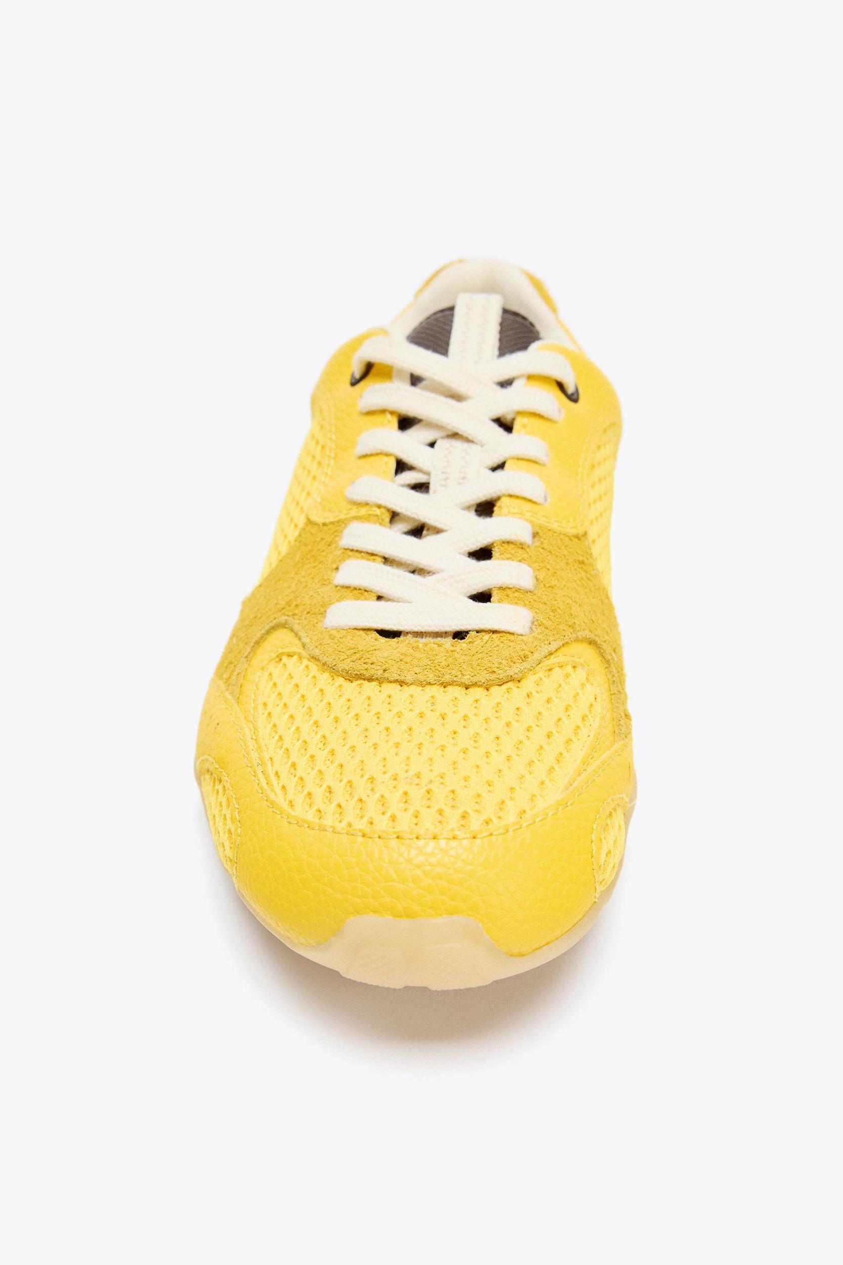 CONTRAST RUNNING SHOES Product Image