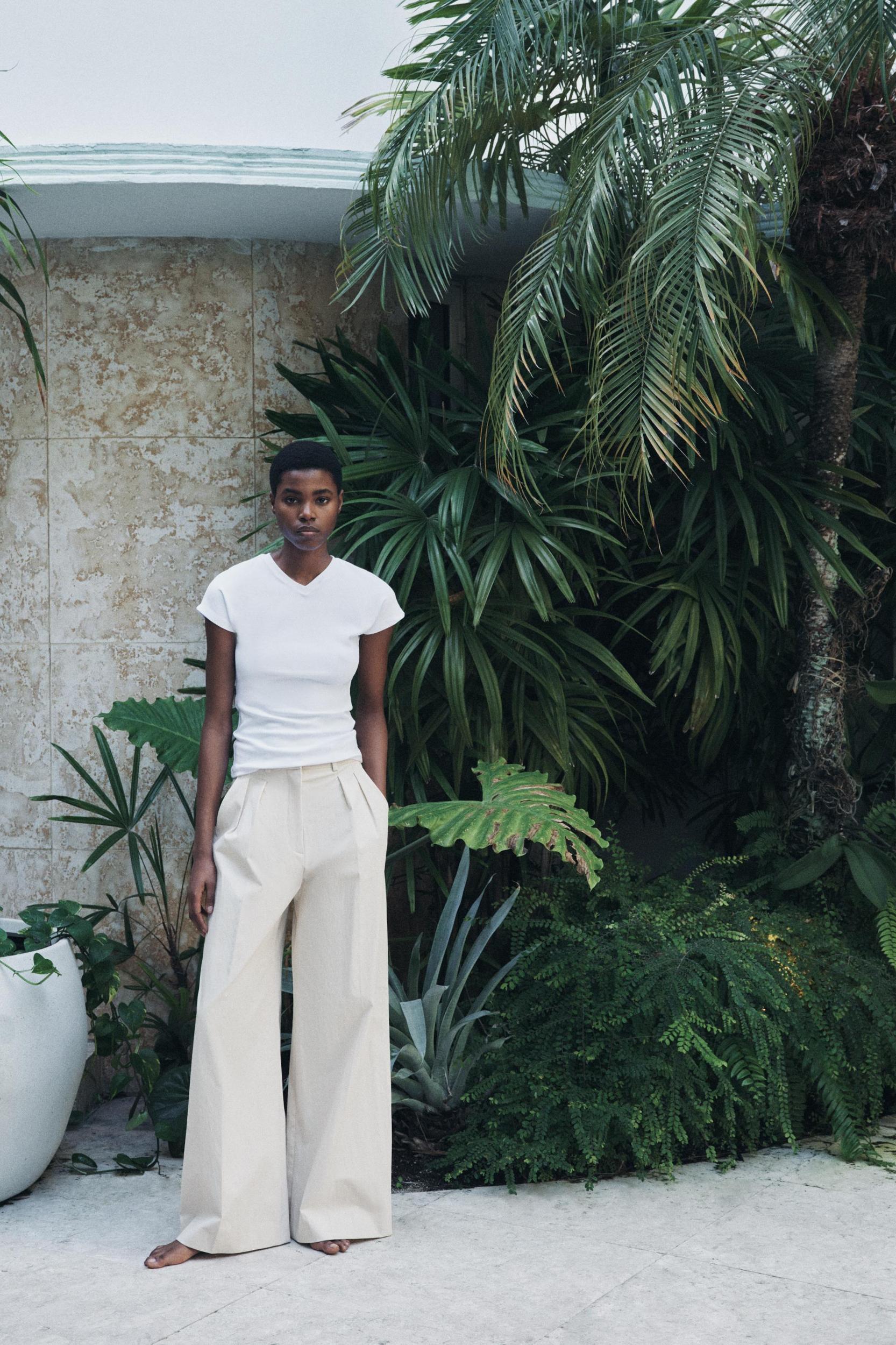 V-NECK TOP Product Image