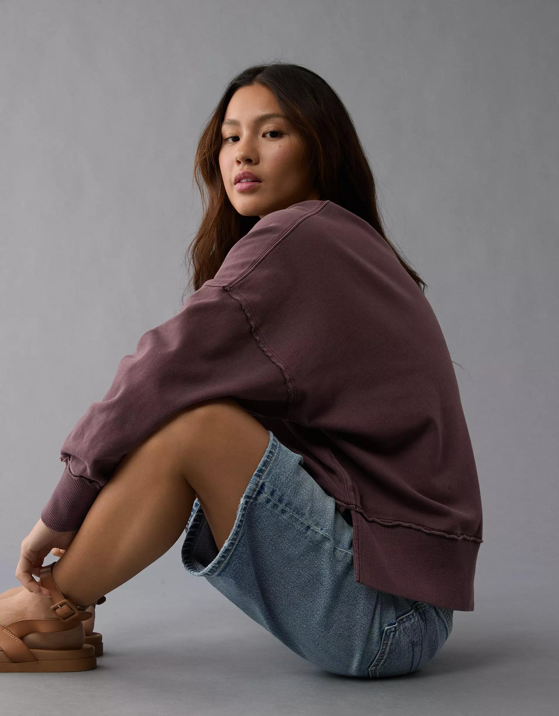 AE Big Hug Destination Graphic Crew Neck Sweatshirt Product Image