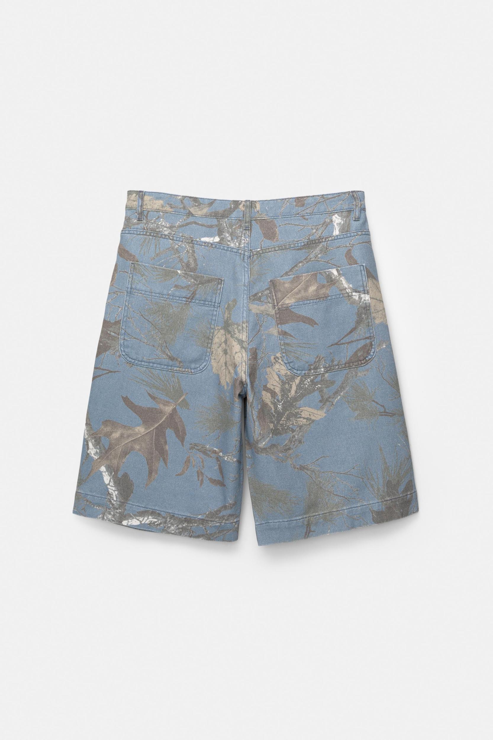 Leaf print baggy Bermuda shorts Product Image