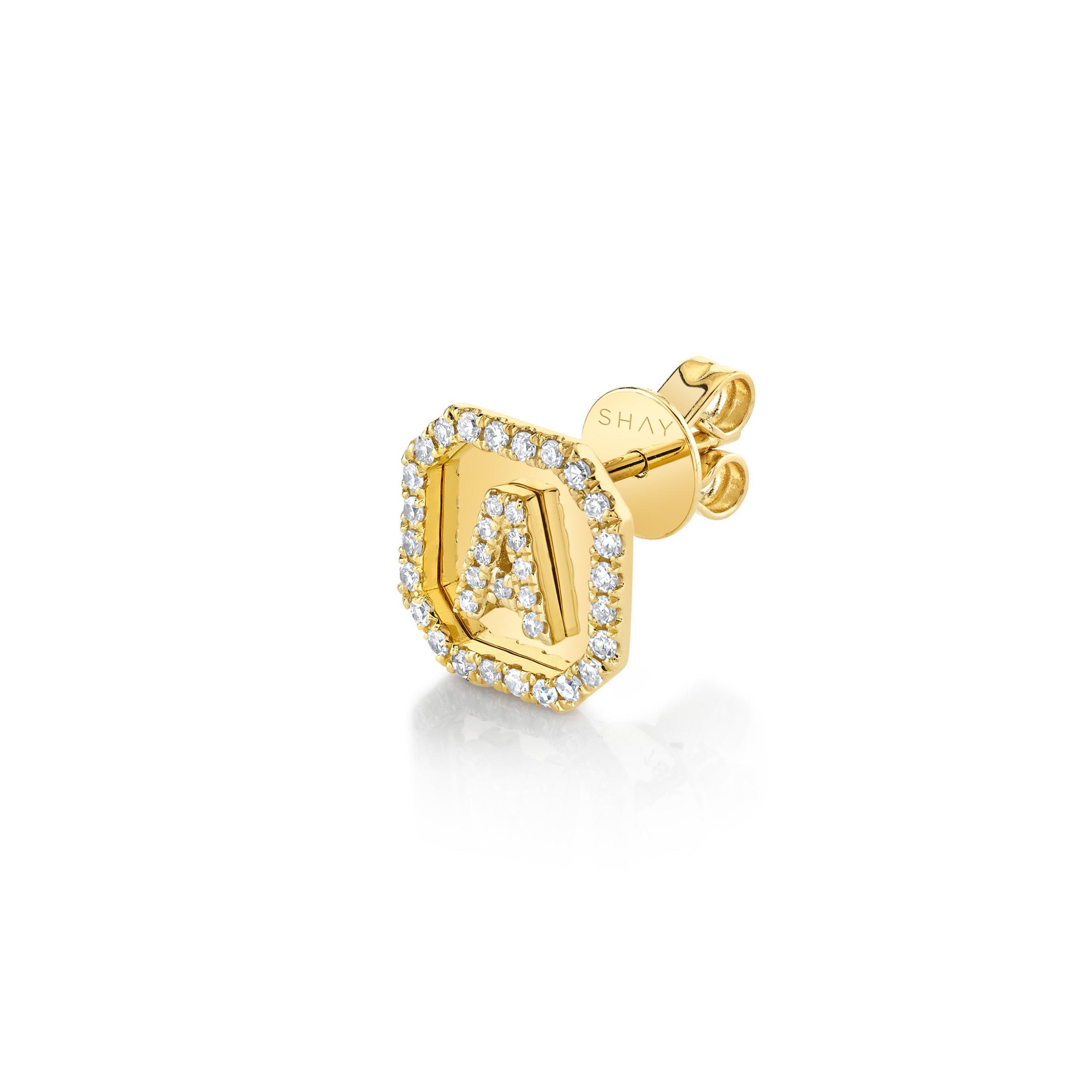 MINI ME DIAMOND PAVE INITIAL SINGLE NAMEPLATE STUD Product Image