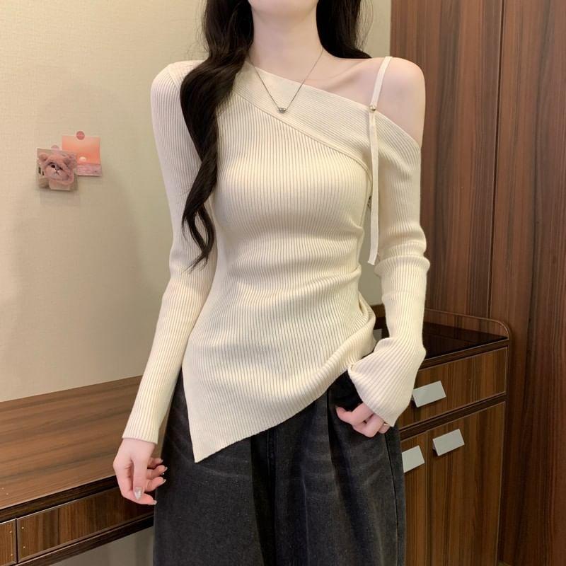 Long-Sleeve Cold Shoulder Plain Asymmetrical Ruched Slim Fit Knit Top Product Image