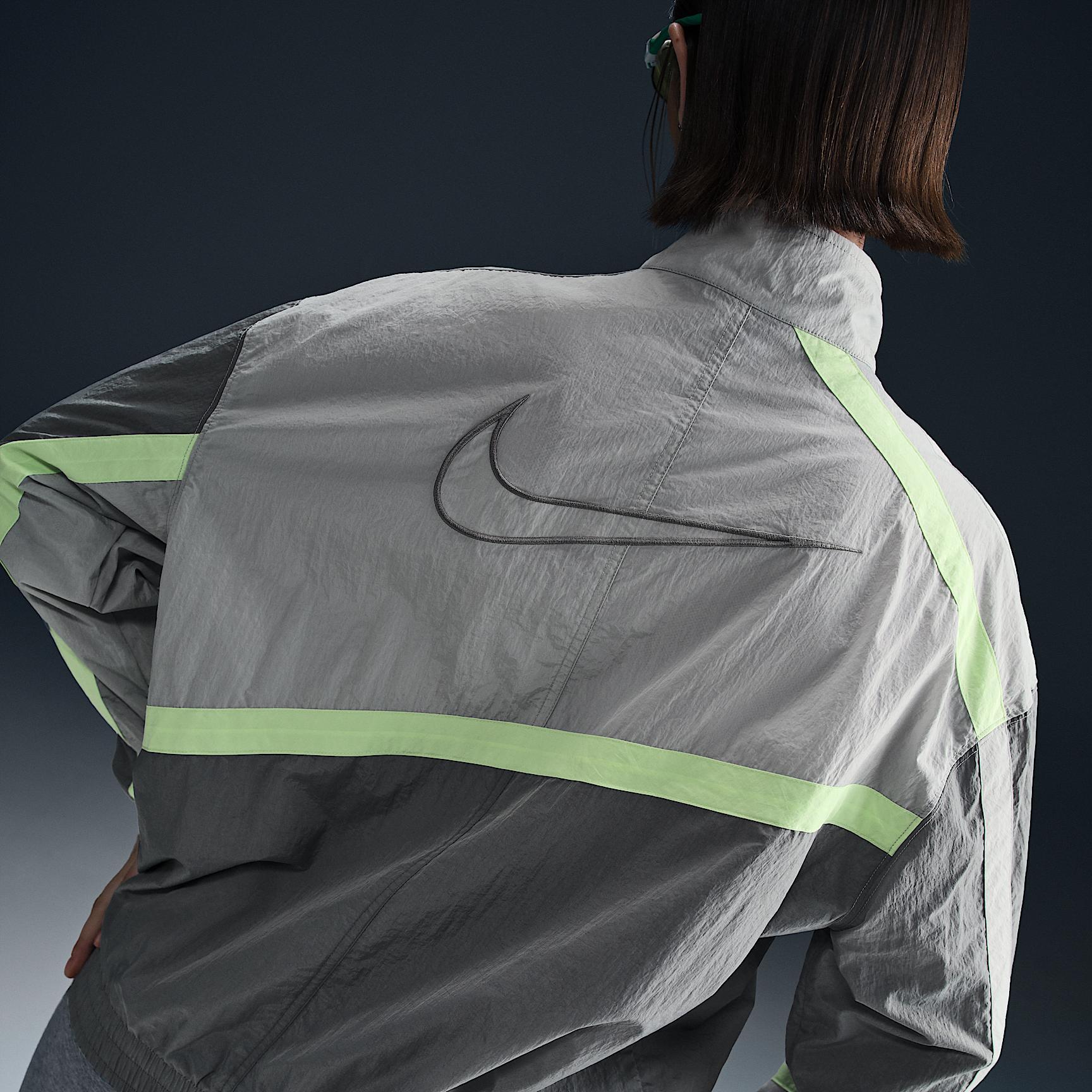 Womens Nike Sportswear Oversized Woven Jacket | HJ0176-084 Product Image